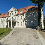 Schlosshotel Neustrelitz Отель