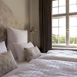 Schlosshotel Neustrelitz Отель