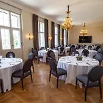 Schlosshotel Neustrelitz 施特雷利茨