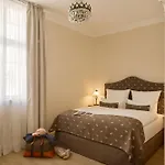 Schlosshotel Neustrelitz 施特雷利茨