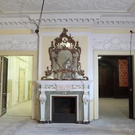 Schlosshotel Neustrelitz Hotel *