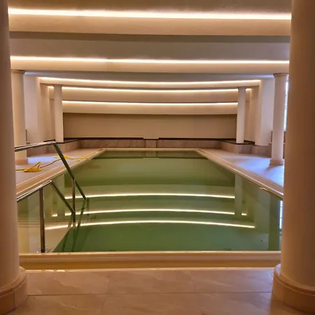 Schlosshotel Neustrelitz Hotel *