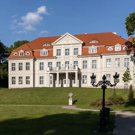Schlosshotel Neustrelitz Hotel *