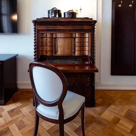 Schlosshotel Neustrelitz *