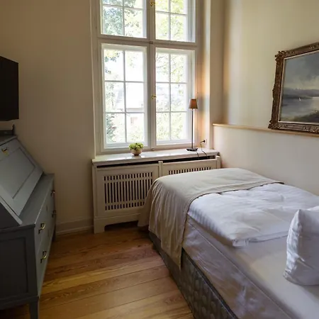 Schlosshotel Neustrelitz Hotel *