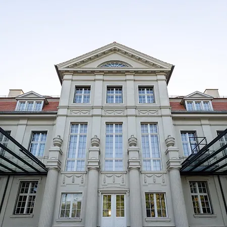 Schlosshotel Neustrelitz *