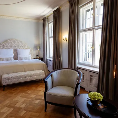Schlosshotel Neustrelitz * Neustrelitz
