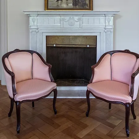 Schlosshotel Neustrelitz Hotel *