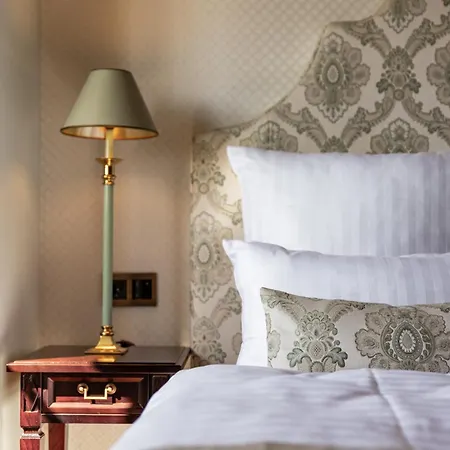 Schlosshotel Neustrelitz *