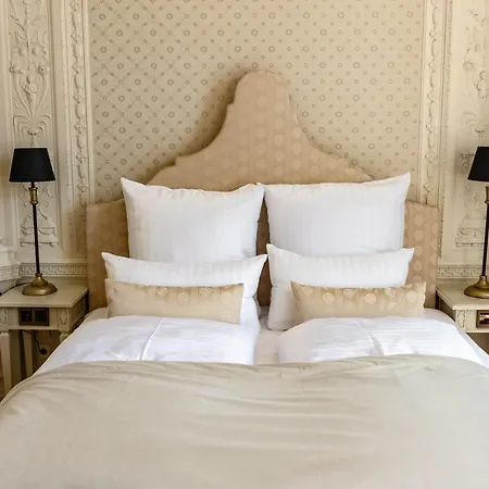 Schlosshotel Neustrelitz Hotel *