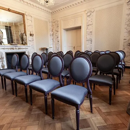 Schlosshotel Neustrelitz Hotel