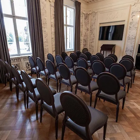 Schlosshotel Neustrelitz *