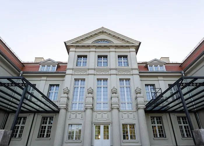 Schlosshotel Neustrelitz *