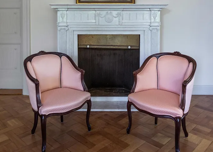 Schlosshotel Neustrelitz Hotel *