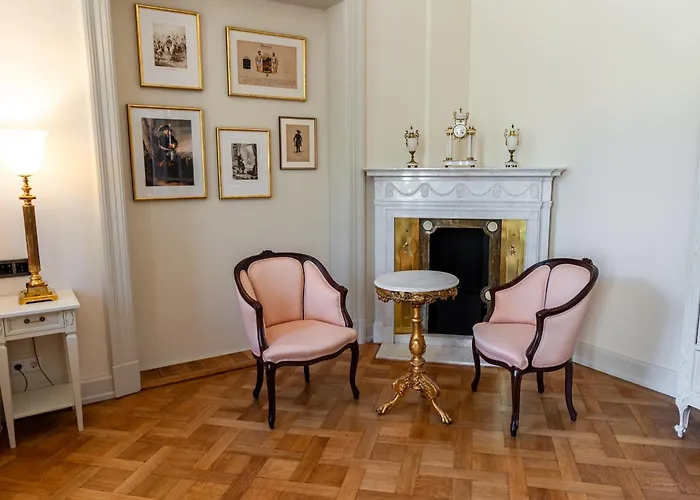 Schlosshotel Neustrelitz *